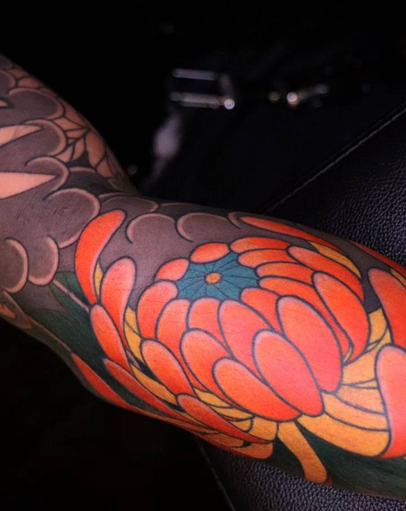 菊花纹身图片_手臂老传统纹身图案