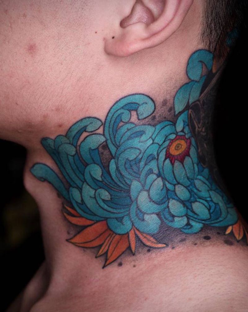 般若 菊花纹身图片_颈部新传统图腾纹身图案