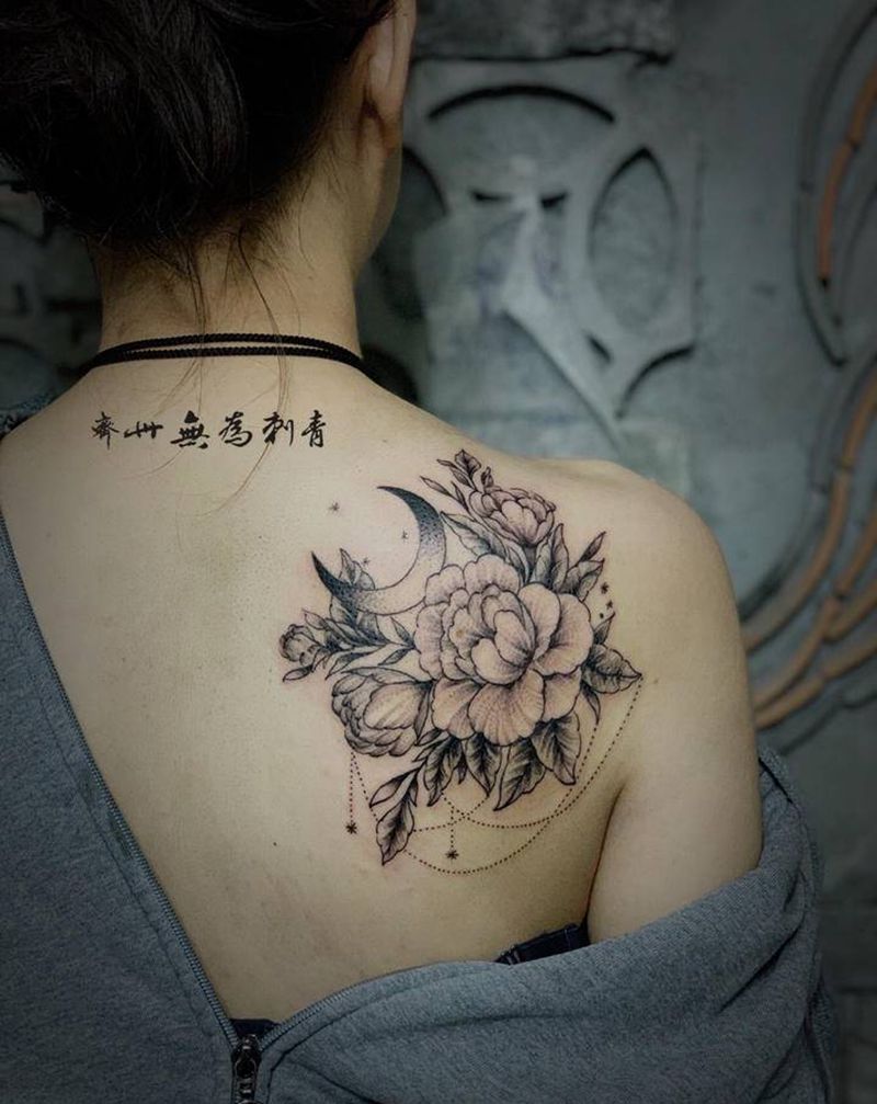 素花纹身图片_背部点刺素花性感纹身图案