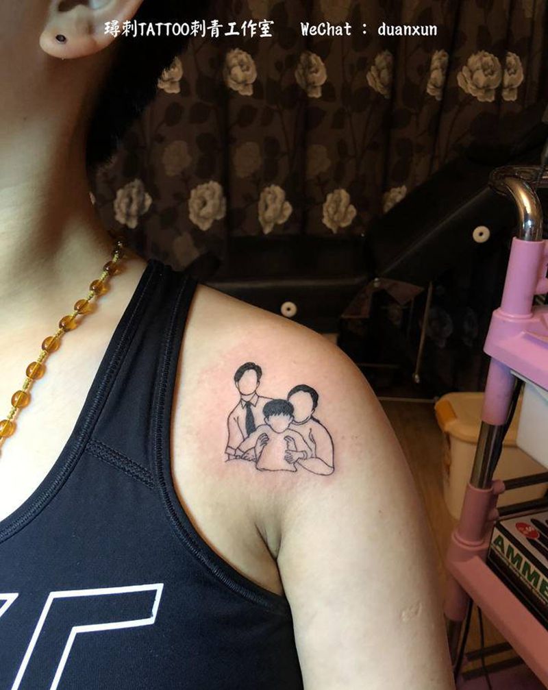 家纹身图片_肩部手臂几何纹身图案