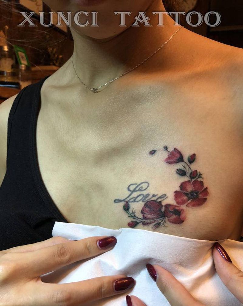 部分遮盖纹身图片_胸部欧美写实水墨纹身图案