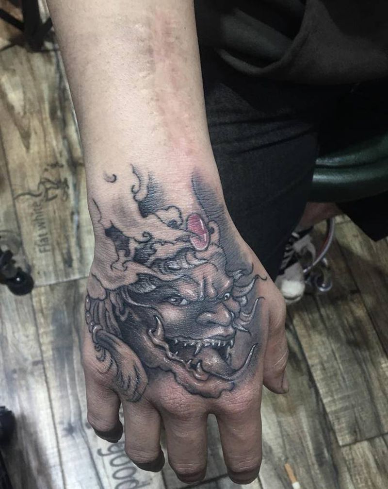 手背黑白无常纹身图片_手部纹身图案