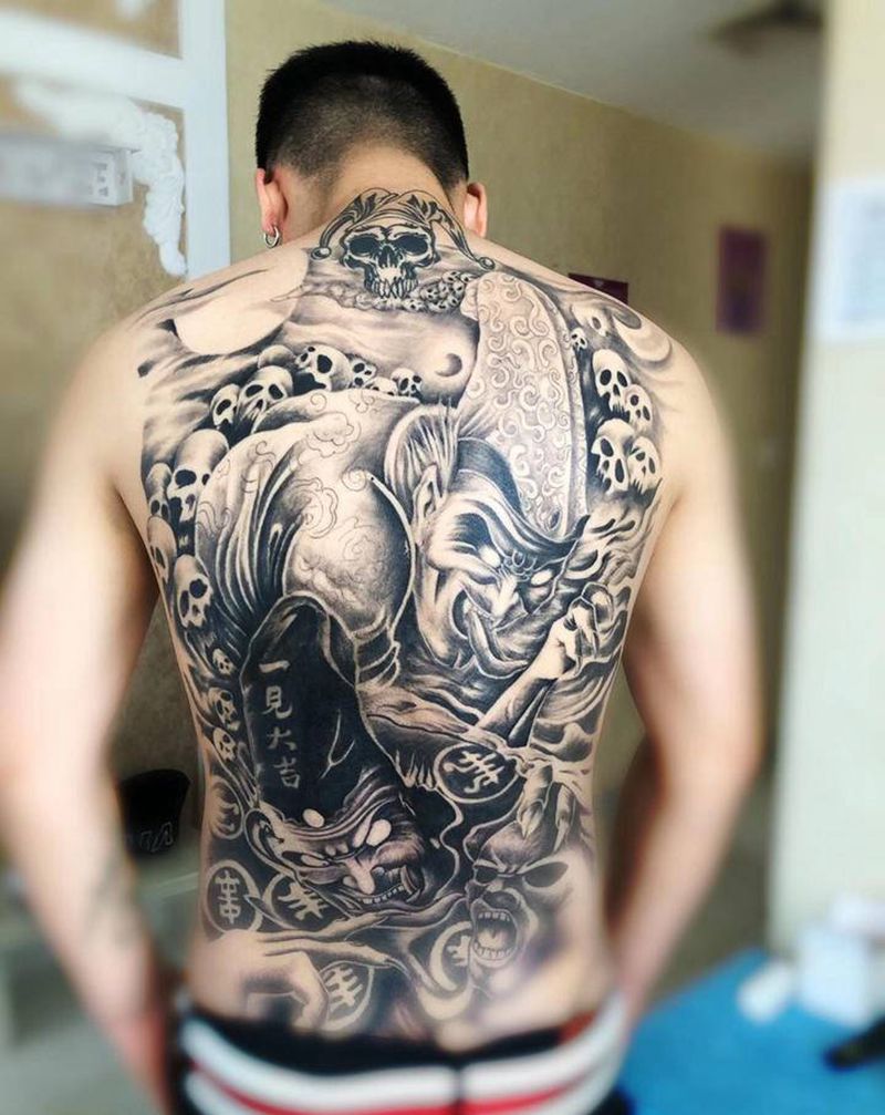 去年扎的黑白无常纹身图片_背部新传统纹身图案