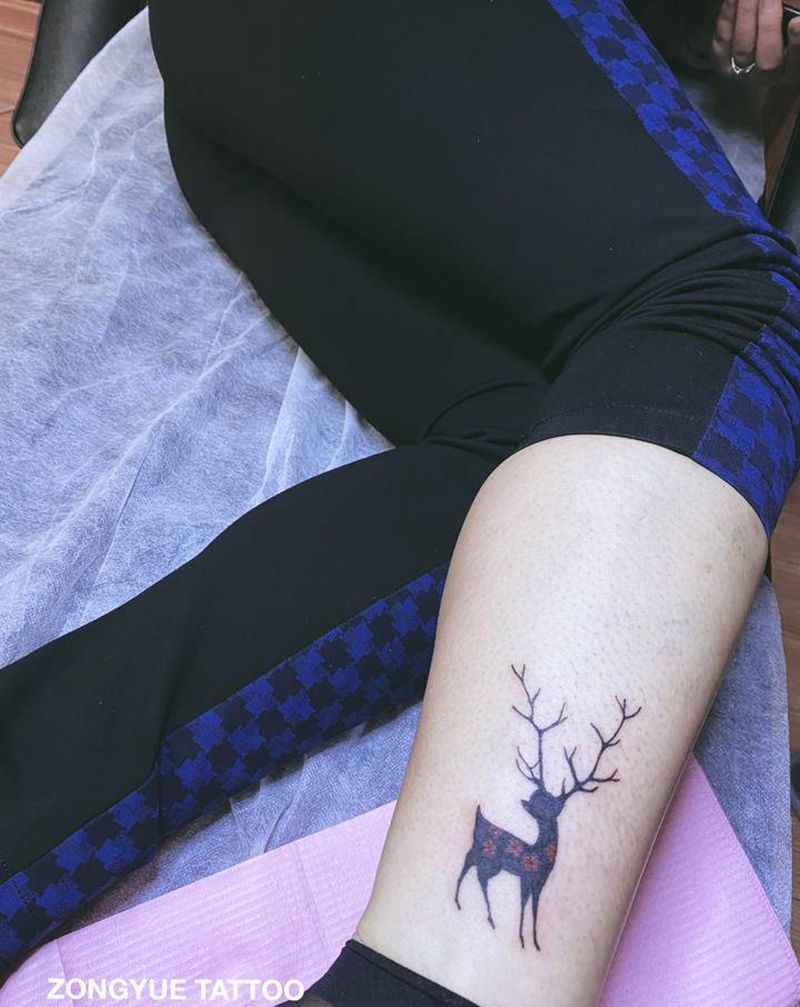 鹿图腾纹身图片_腿部脚部图腾鹿纹身图案