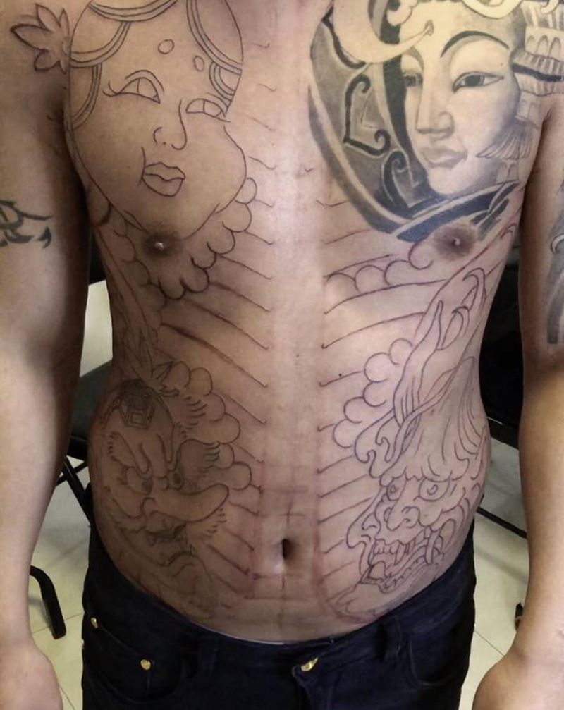 日式老传统 开衫纹身图片_胸部腹部老传统纹身图案