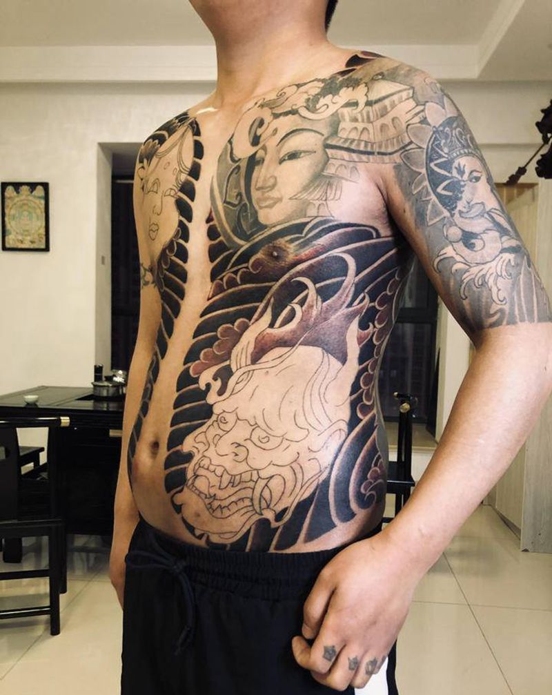 开衫纹身图片_胸部腹部老传统纹身图案