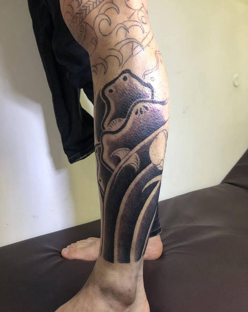 花腿未完纹身图片_腿部老传统纹身图案