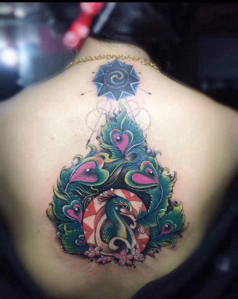 孔雀➕修改上边老图添加纹身图片_背部水彩孔雀纹身图案