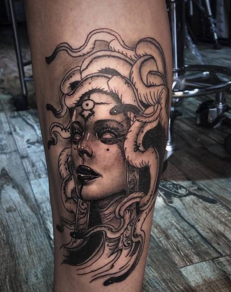 美杜莎疤痕遮盖纹身图片_腿部纹身图案