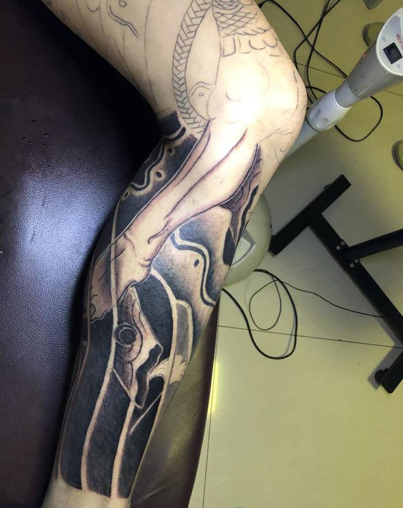 未完纹身图片_腿部老传统纹身图案