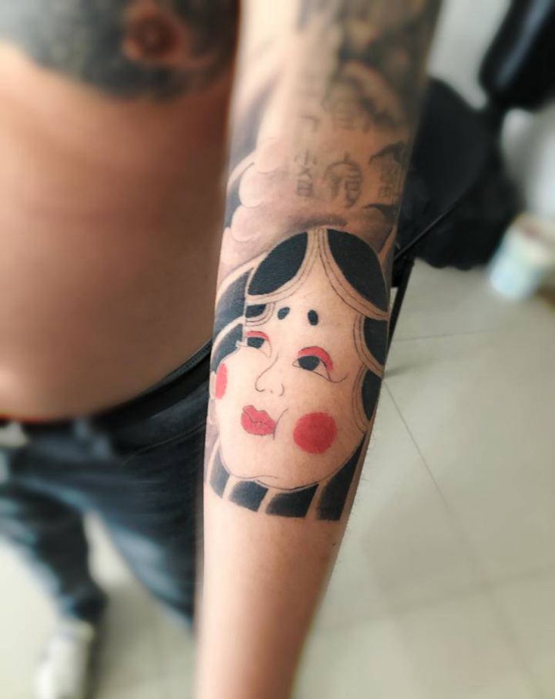 未完纹身图片_手臂老传统纹身图案