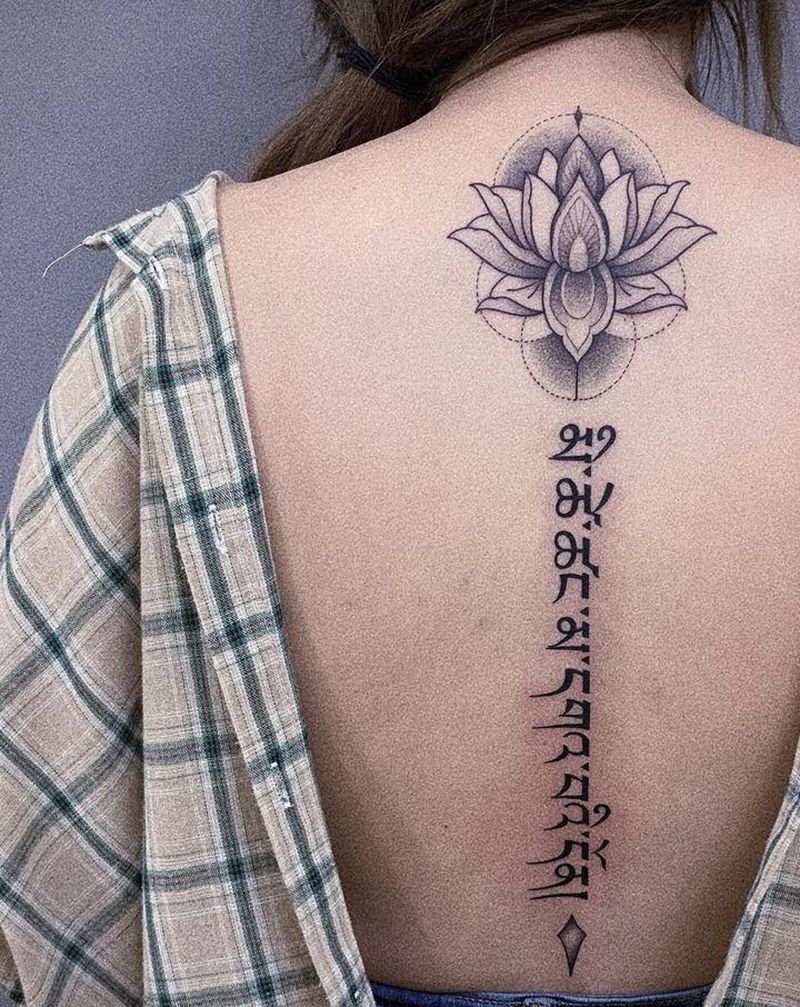 荷花纹身图片_背部纹身图案