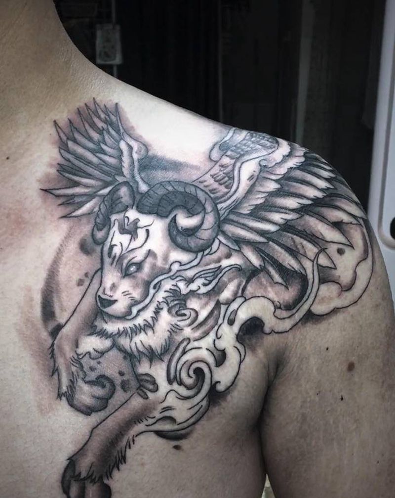 白泽纹身图片_胸部纹身图案