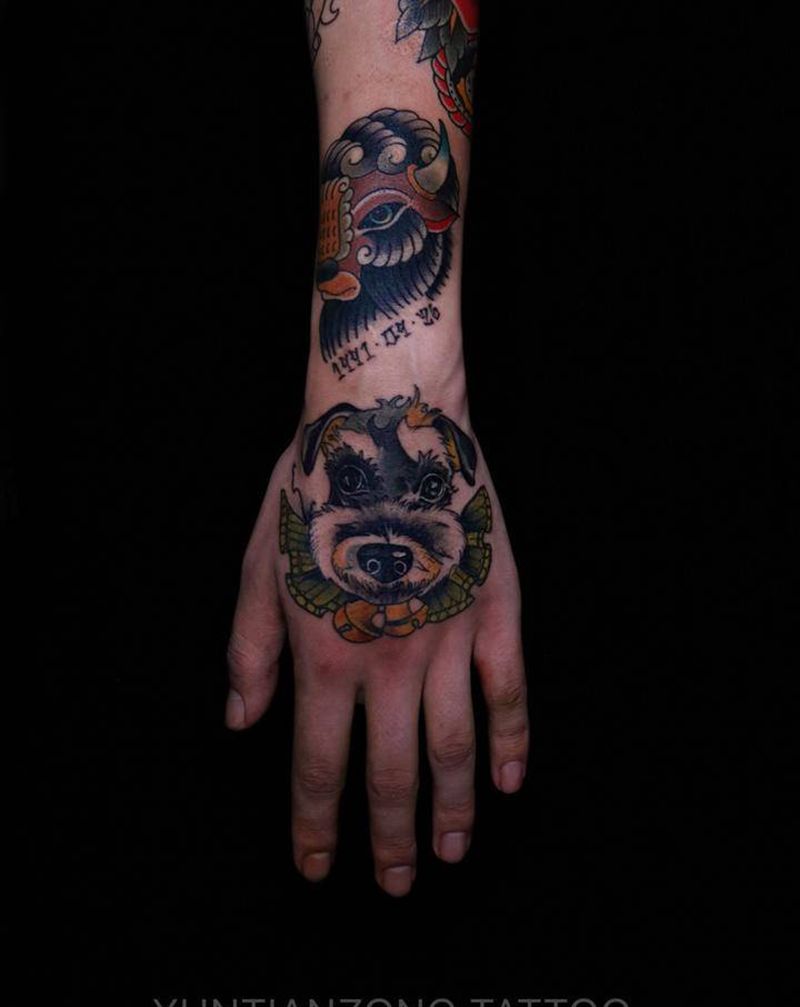 雪纳瑞纹身图片_手臂手部New School纹身图案