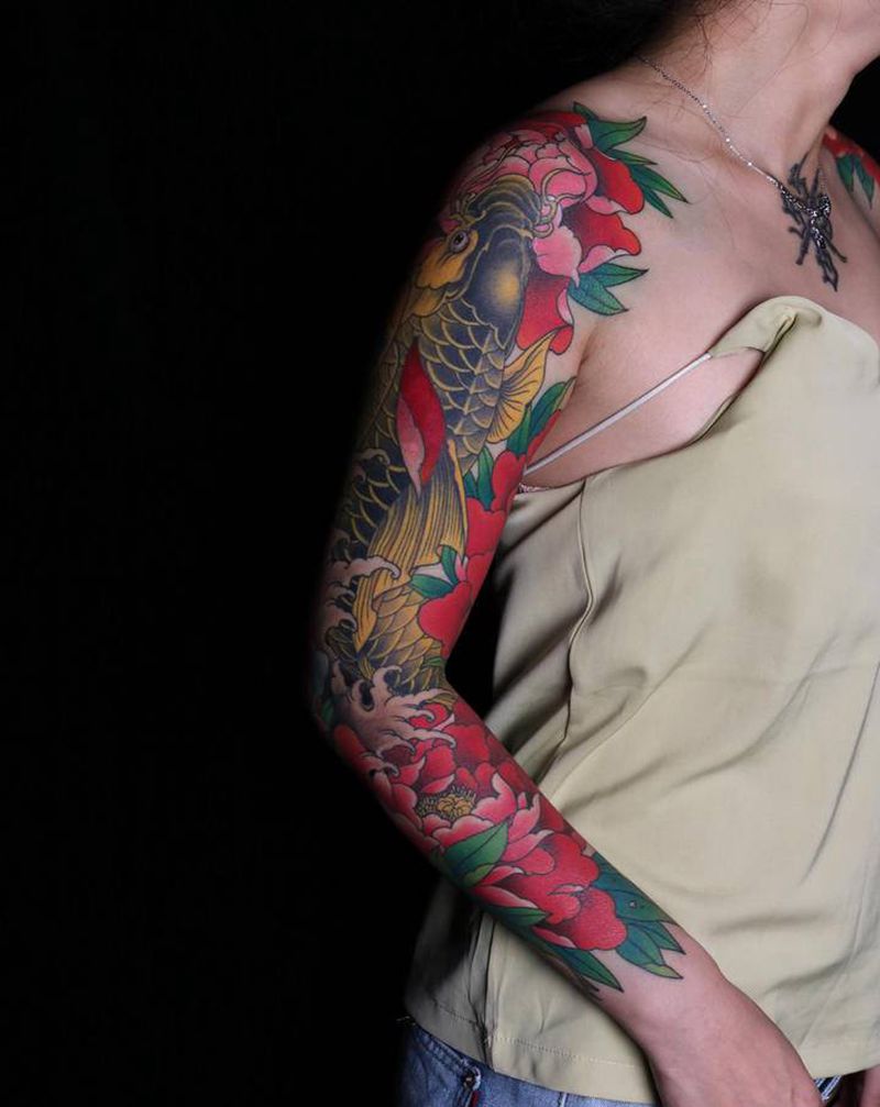 富贵锦鲤纹身图片_手臂手部新传统纹身图案