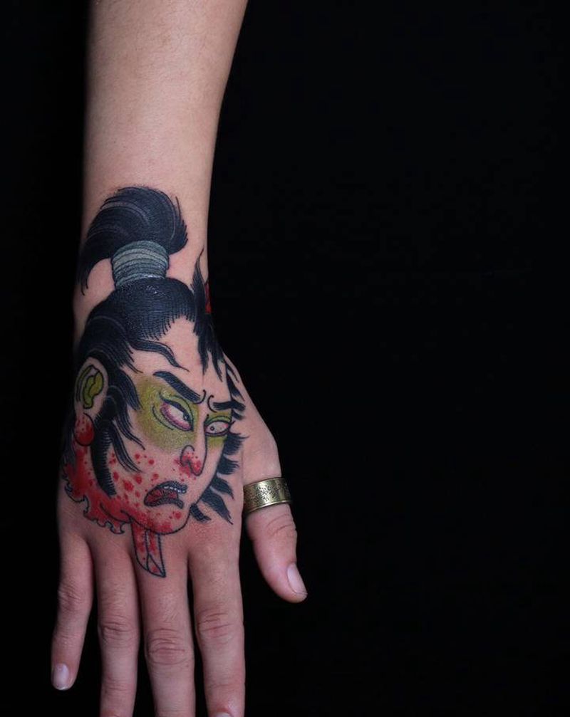 生首纹身图片_手部新传统纹身图案