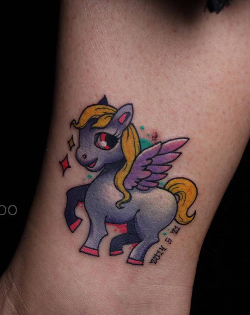 小天马纹身图片_腿部New School纹身图案