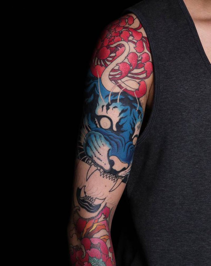 老虎与蛇纹身图片_手臂手部新传统纹身图案