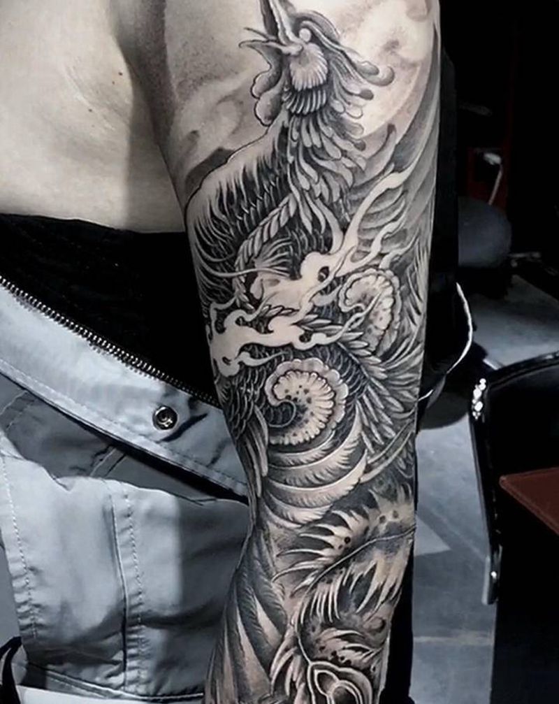 花臂凤凰纹身图片_手臂肩部新传统老传统纹身图案