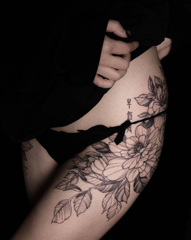 素花纹身图片_臀部点刺纹身图案