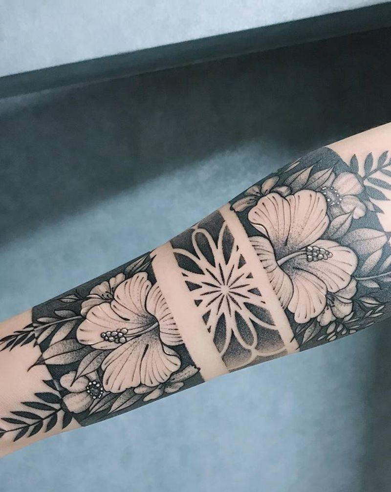 花纹身图片_手臂点刺纹身图案