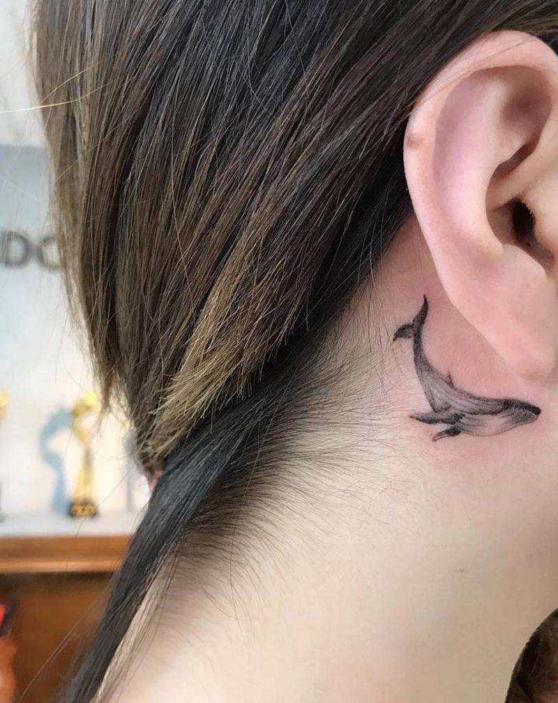 小鲸鱼纹身图片_颈部肩部点刺纹身图案