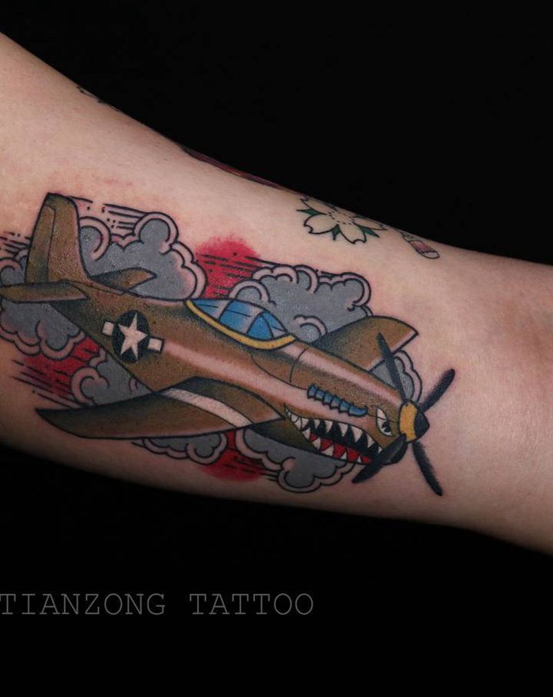 School灰机纹身图片_手臂Old School纹身图案