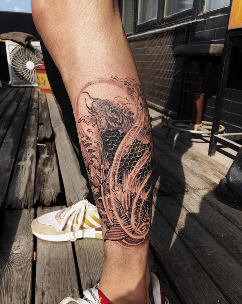 鲤鱼纹身图片_腿部新传统纹身图案