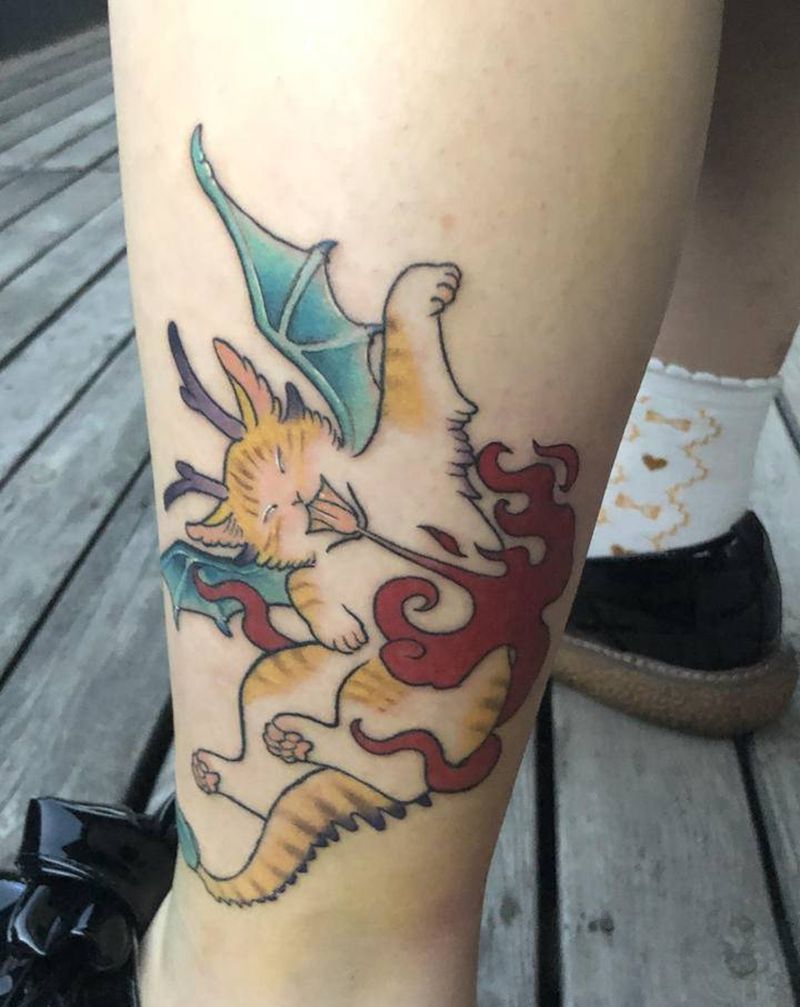 喷火小龙猫纹身图片_腿部新传统纹身图案