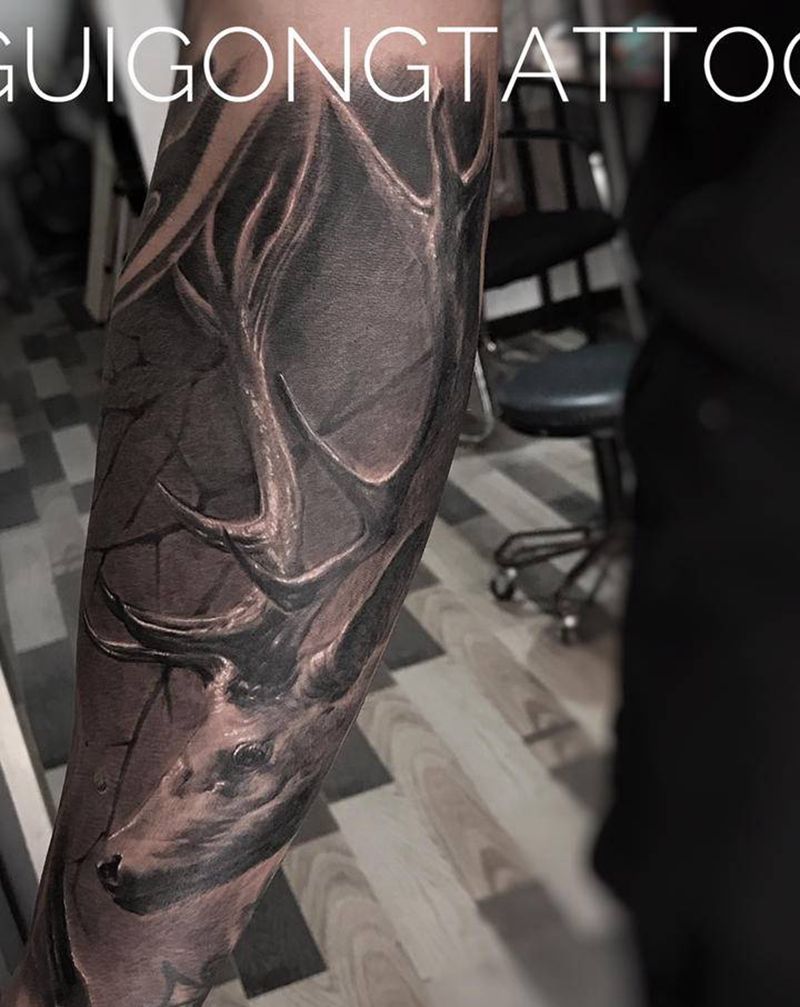 白鹿纹身图片_手臂欧美写实纹身图案