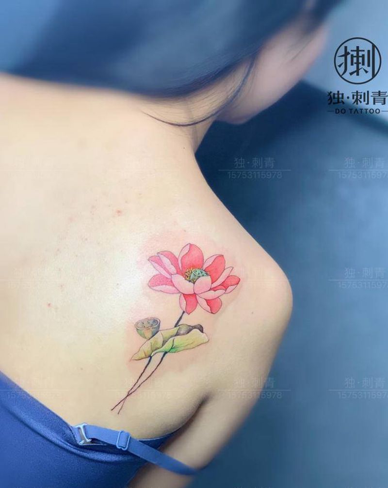 莲花纹身图片_背部水彩纹身图案