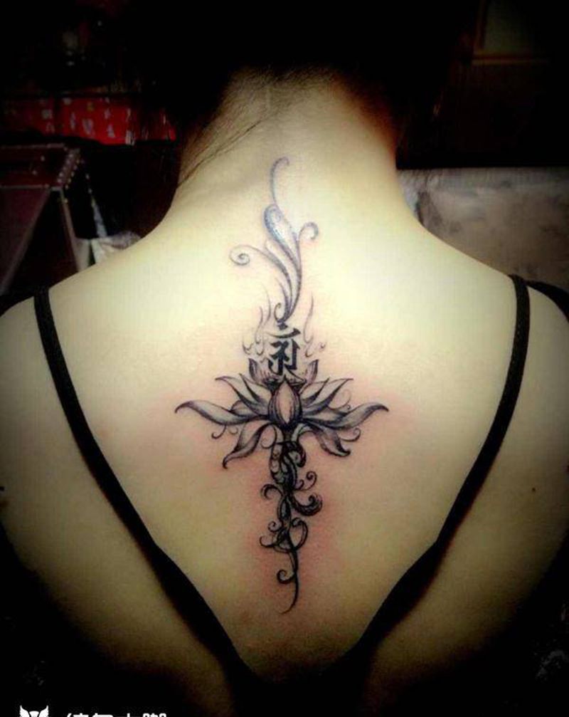 荷花纹身图片_背部颈部新传统纹身图案