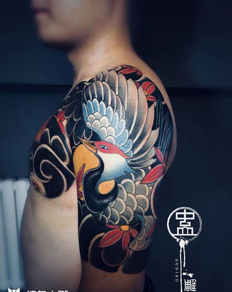 仙鹤纹身图片_肩部胸部老传统鹤半甲纹身图案