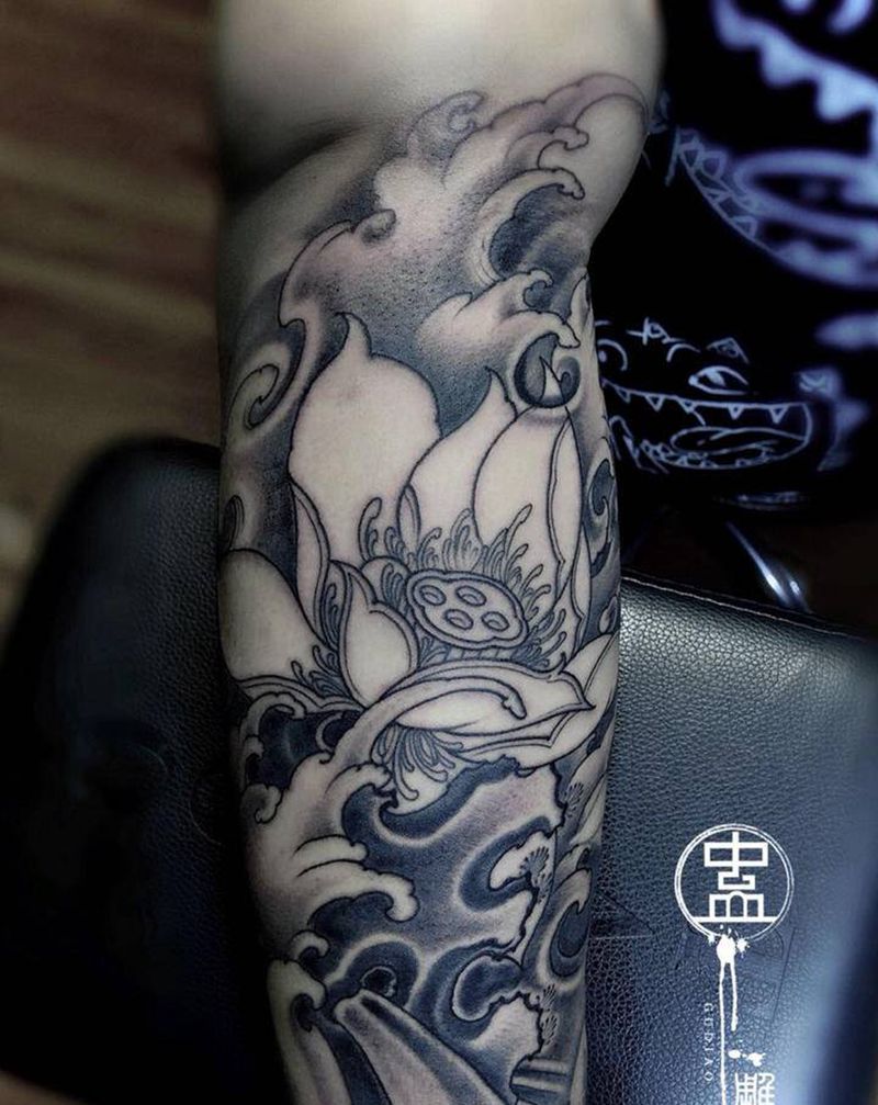 莲花纹身图片_手臂新传统莲花荷花纹身图案