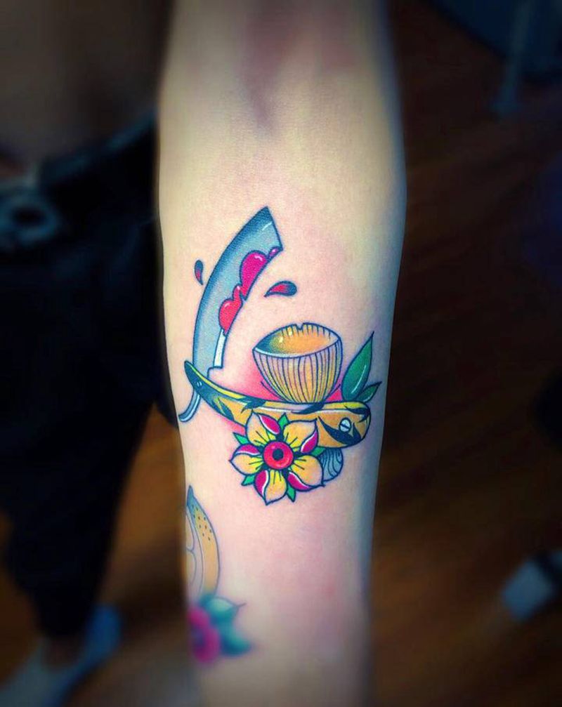 剃刀纹身图片_手臂New SchoolOld School剃刀纹身图案