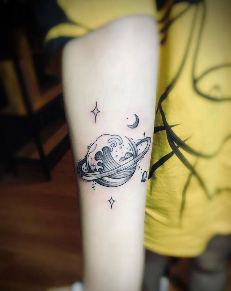 海浪星球纹身图片_手臂点刺海浪星球纹身图案