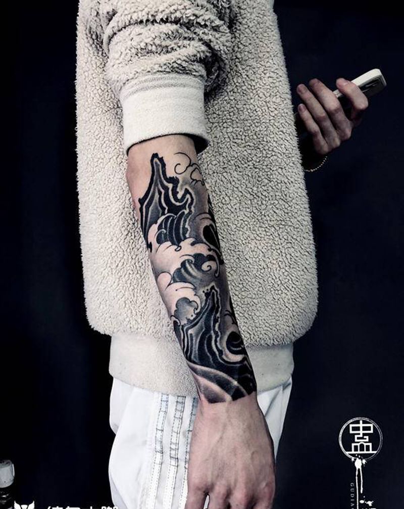 礁石水浪纹身图片_手臂新传统礁石水浪纹身图案