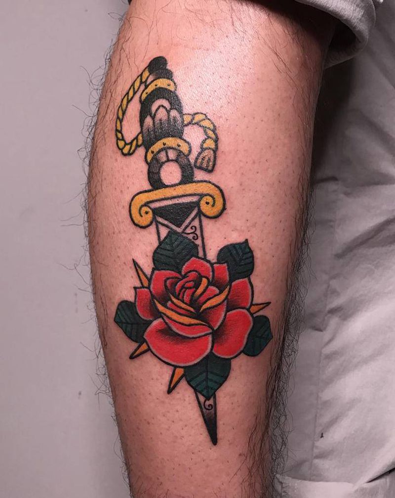 匕首&花✨纹身图片_腿部Old School纹身图案