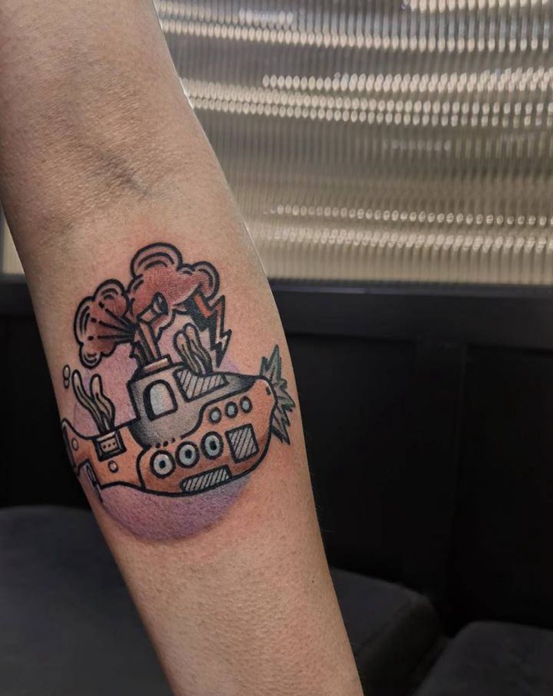 黄色潜水艇纹身图片_手臂Old School纹身图案