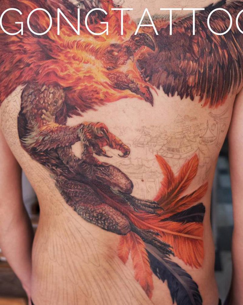 金乌j纹身图片_背部欧美写实纹身图案