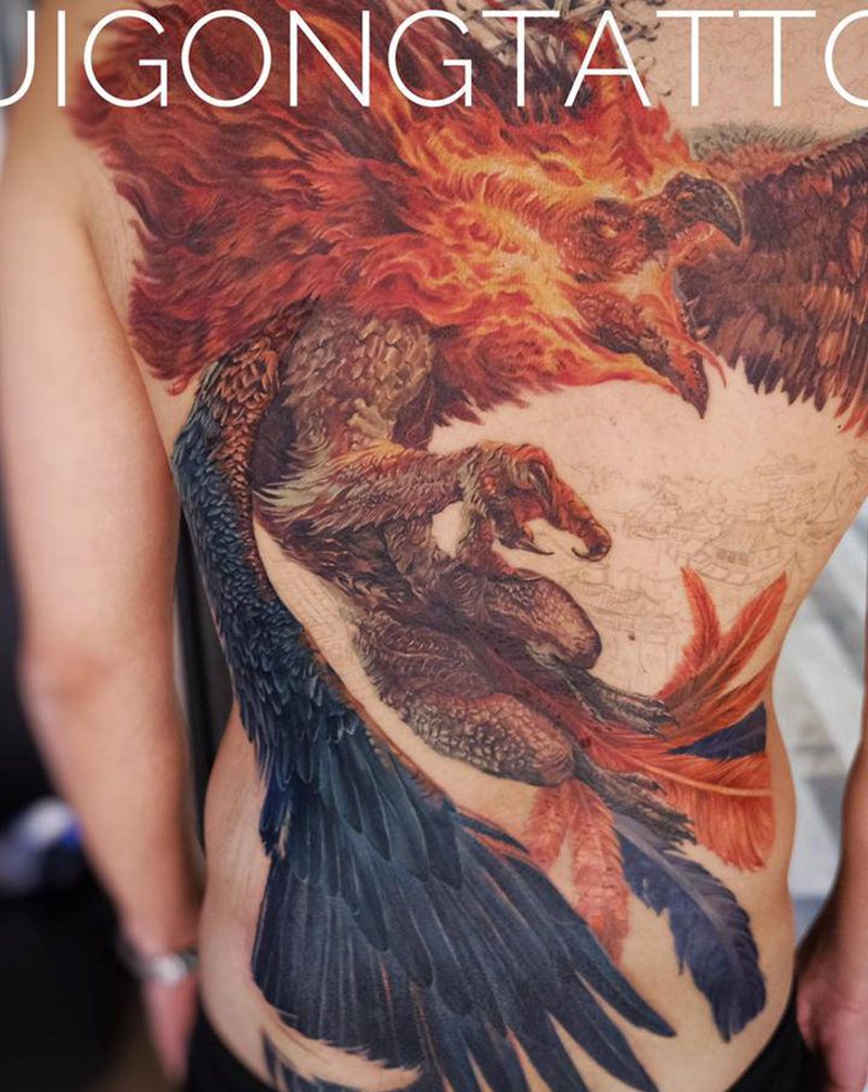 金乌纹身图片_背部欧美写实纹身图案