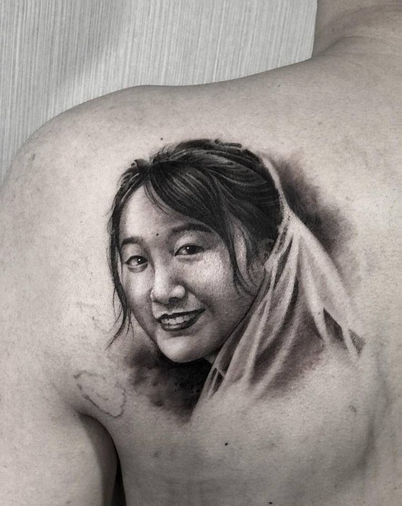 肖像纹身图片_背部欧美写实肖像纹身图案