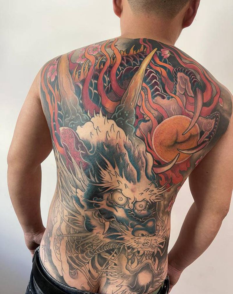 大龙纹身图片_背部新传统纹身图案