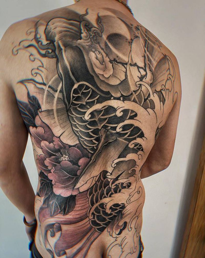 大鱼纹身图片_背部新传统纹身图案