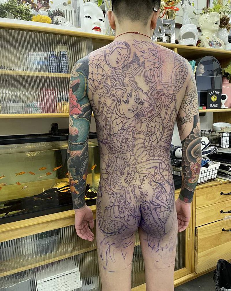 大大满背纹身图片_背部胸部新传统老传统纹身图案