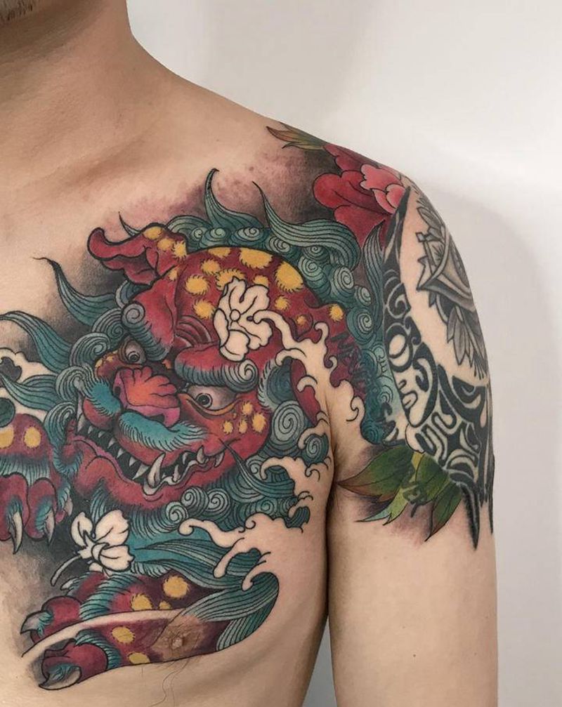 狮子纹身图片_胸部肩部老传统新传统纹身图案