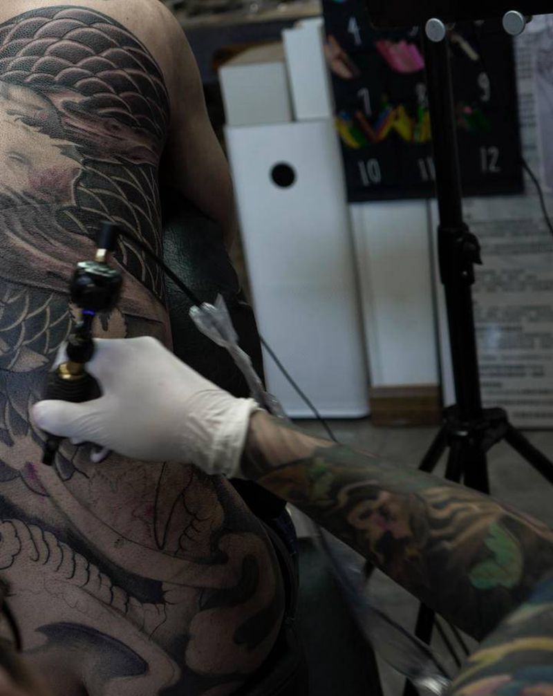 大龙纹身图片_背部腿部新传统老传统纹身图案