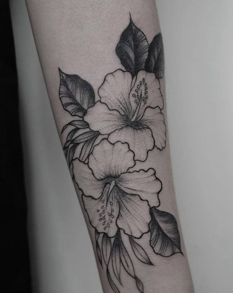 花儿纹身图片_手臂肩部点刺几何纹身图案