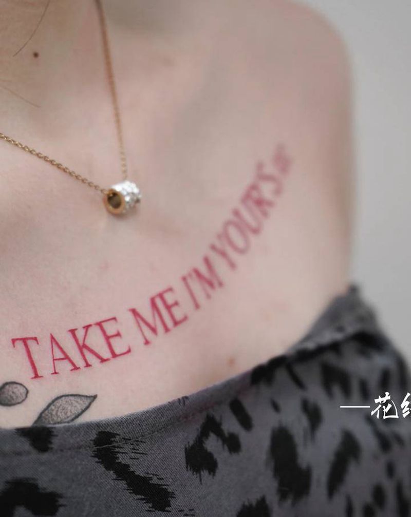 字纹身图片_胸部肩部点刺几何纹身图案