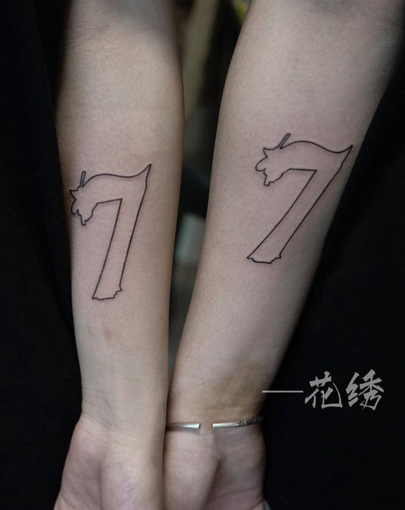 闺蜜纹身图片_手臂腿部点刺几何纹身图案